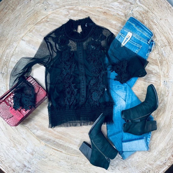 Black 3D Elegant Lace Top - Picture 7 of 8